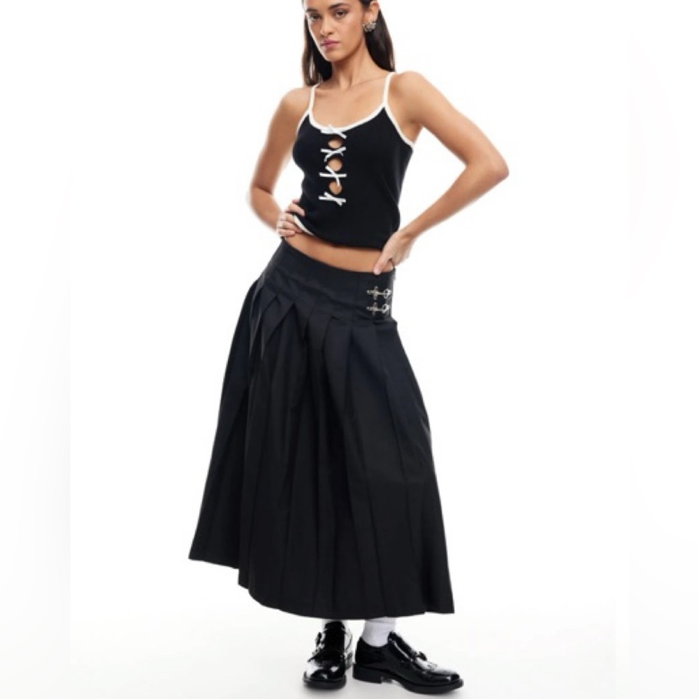 Lioness Fame Buckle Detail Pleated Midi Skirt